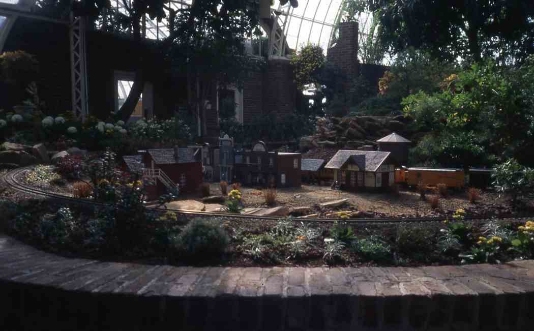 Fall Flower Show 2003: Still Growing After All These Years