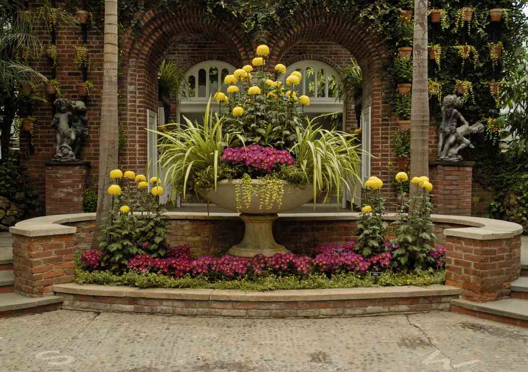 Fall Flower Show 2005: An Autumn Mosaic