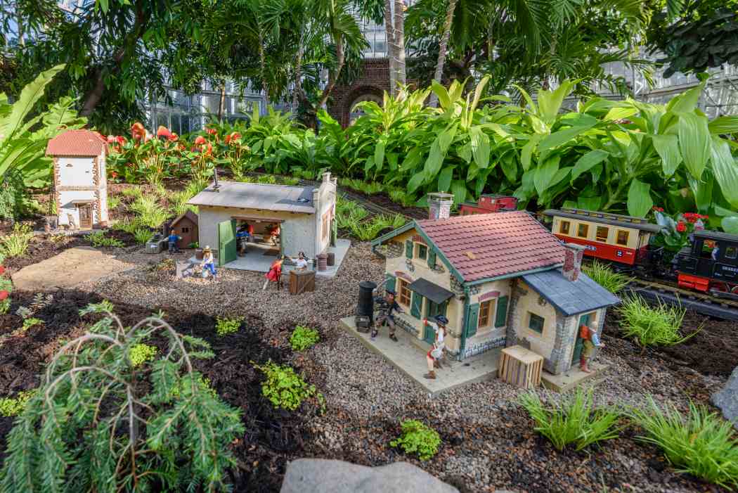Winter Flower Show and Light Garden 2017: Holiday Magic! Winter Flower Show and Light Garden 2017: Holiday Magic!