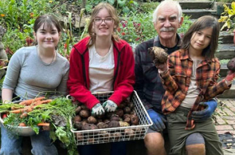 Growing Community Through Food Growing Community Through Food